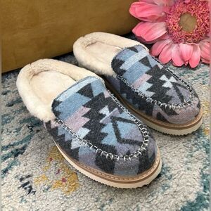 Sanuk Multicolor Patterned Slippers